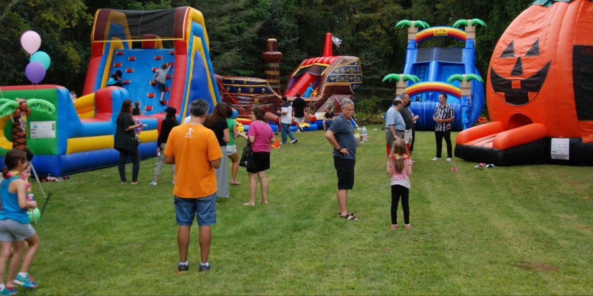 Planning the Perfect Backyard Bash with Bounce House Rentals